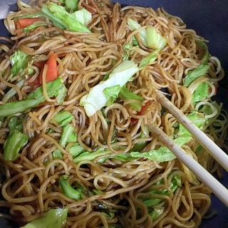 肉なしキャベツと人参の焼きそば